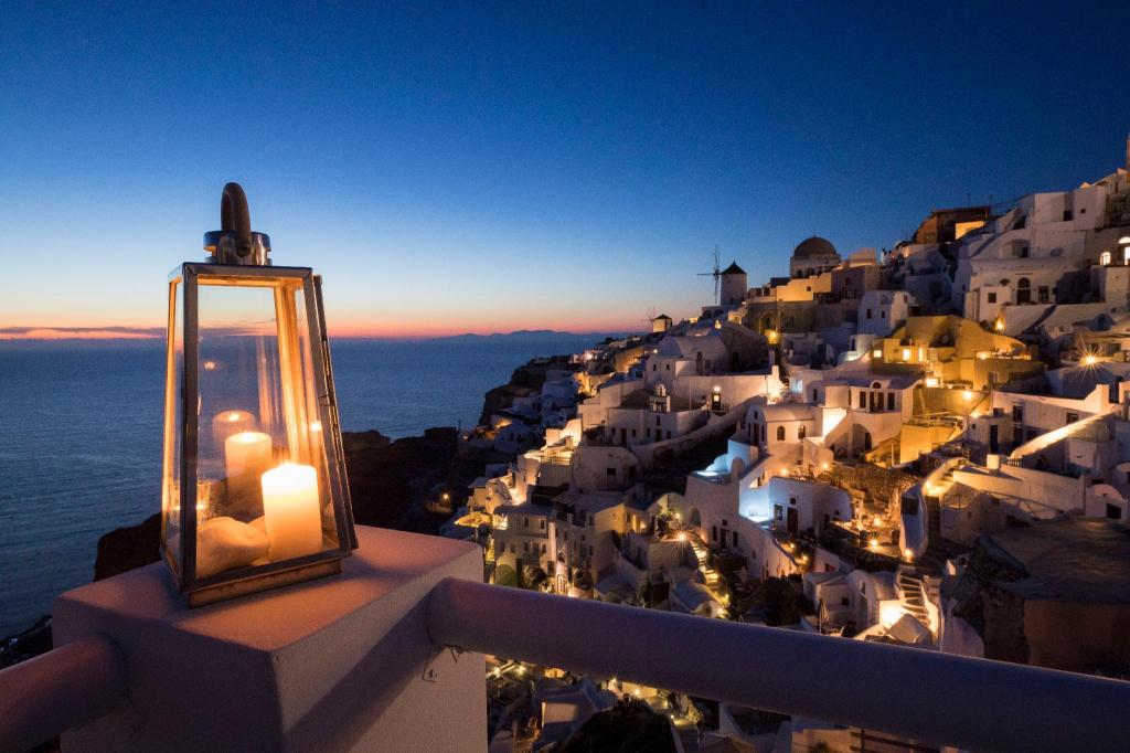 Oia ซานโตรินี: 6 ที่พักหรูหรา มอบประสบการณ์เหนือระดับ